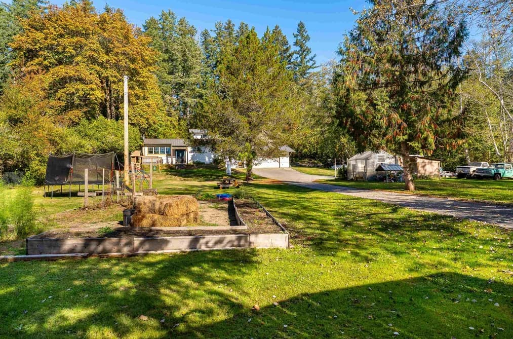 9158 SUNSHINE COAST HIGHWAY, Halfmoon Bay, BC — Residential for Sale - Photo 2