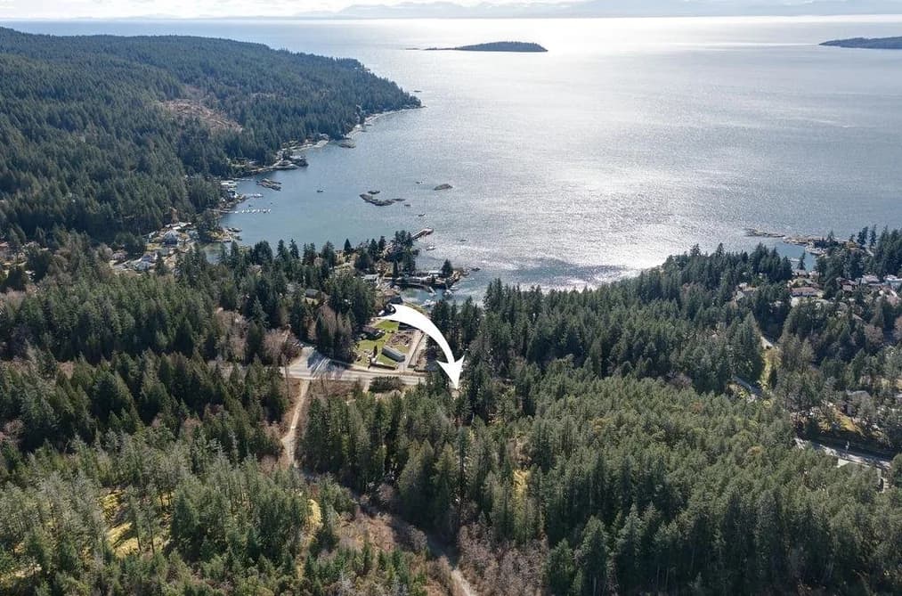 9168 SUNSHINE COAST HIGHWAY, Halfmoon Bay, BC — Residential for Sale - Main Photo