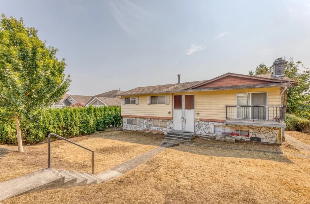 920 HARRIS AVENUE, Coquitlam, BC — Residential for Sale - Photo 2