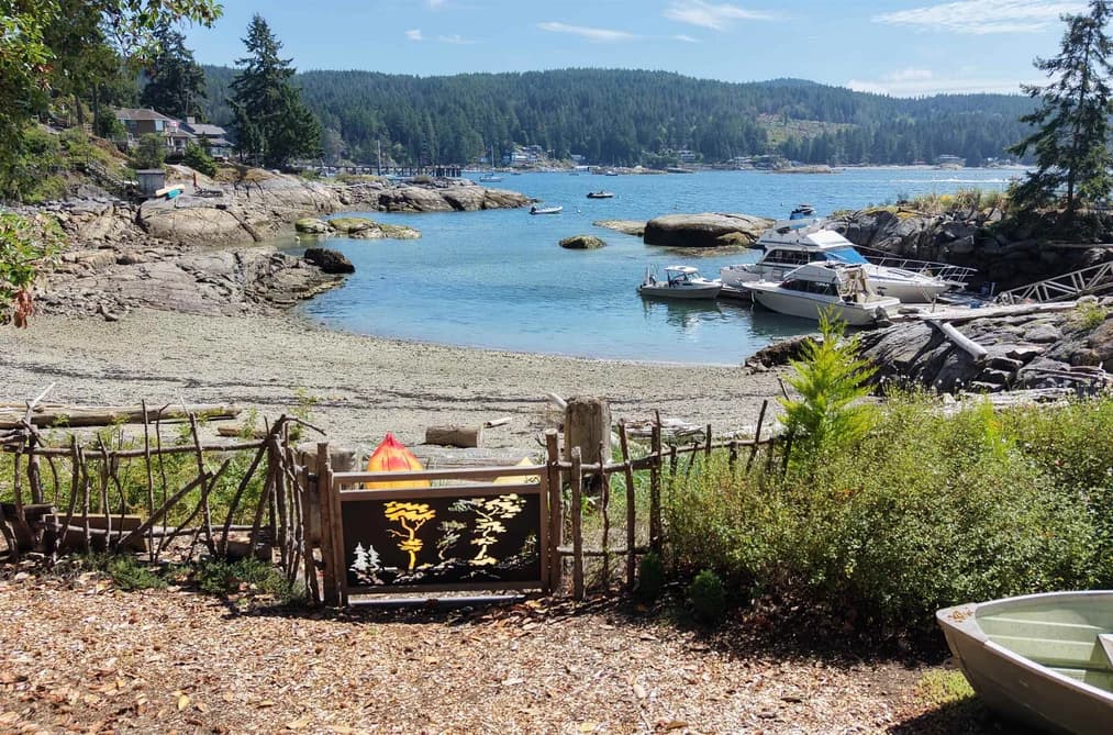 9219 HYDAWAY ROAD, Halfmoon Bay, BC — Residential for Sale - Photo 2