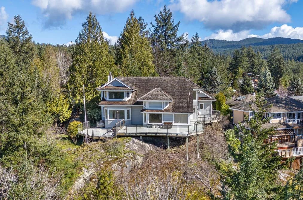 9219 REGAL ROAD, Halfmoon Bay, BC — Residential for Sale - Photo 2