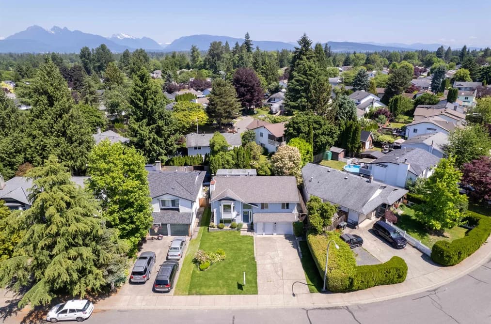 9242 209A CRESCENT, Langley, BC — Residential for Sale - Photo 2