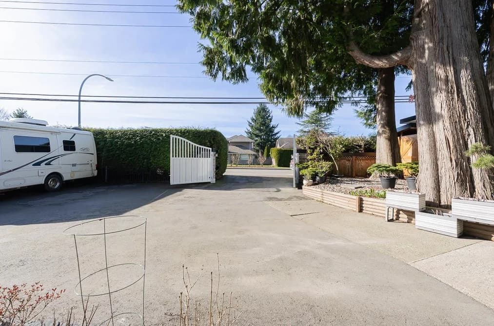9252 204 STREET, Langley, BC — Residential for Sale - Photo 2