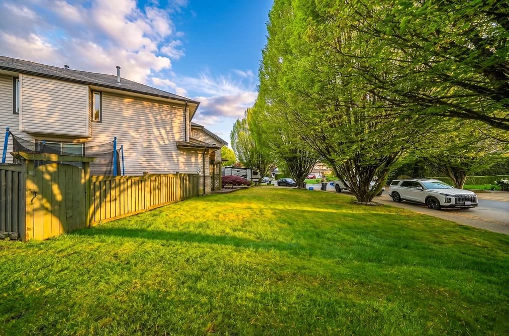 9256 203 STREET, Langley, BC — Residential for Sale - Photo 2