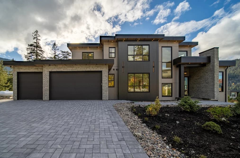 9289 STELLER'S WAY, Whistler, BC — Residential for Sale - Photo 2