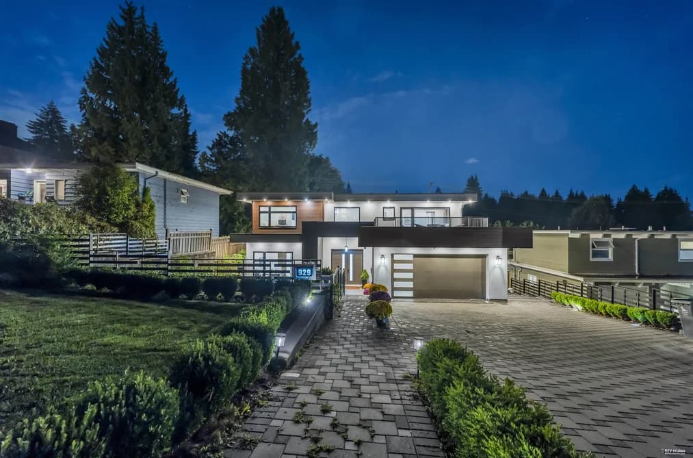 929 CANYON BOULEVARD, North Vancouver, BC — Residential for Sale - Photo 2