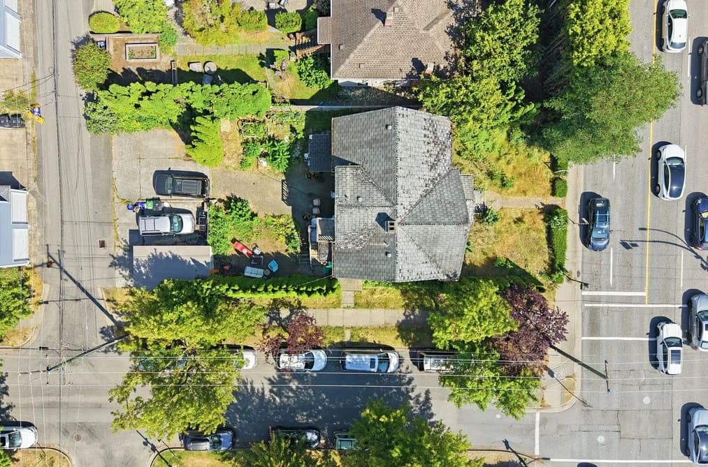 93 W 12TH AVENUE, Vancouver, BC — Residential Income for Sale - Photo 2
