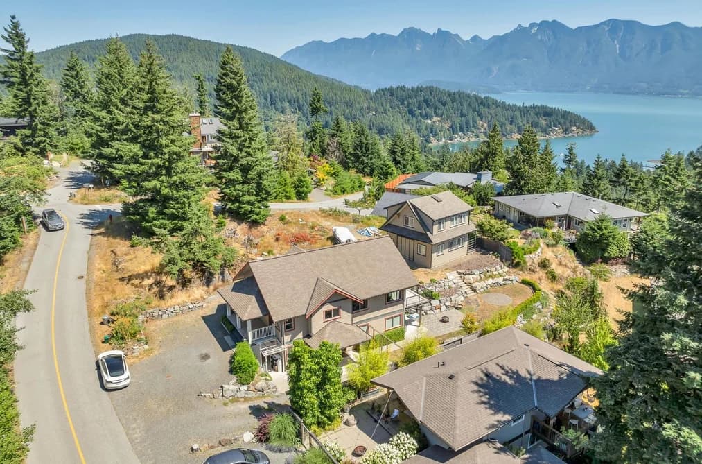 931 RIVENDELL DRIVE, Bowen Island, BC — Residential for Sale - Photo 2