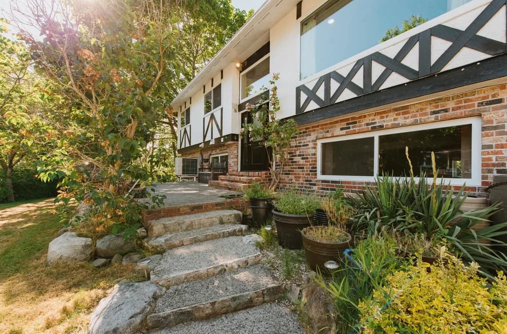 934 DAVIS ROAD, Gibsons, BC — Residential for Sale - Photo 2
