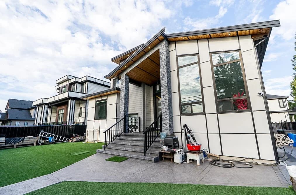9342 156 STREET, Surrey, BC — Residential for Sale - Photo 2