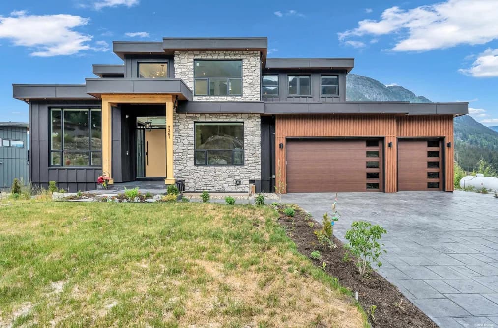 9361 WEDGEMOUNT PLATEAU DRIVE, Whistler, BC — Residential for Sale - Photo 2