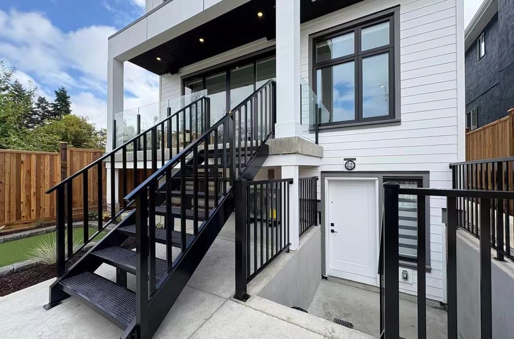 945 E 28TH AVE, Vancouver BC V5V 2P3 - Photo 1