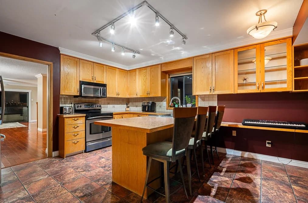 949 LYNWOOD AVENUE, Port Coquitlam, BC — Residential for Sale - Photo 2