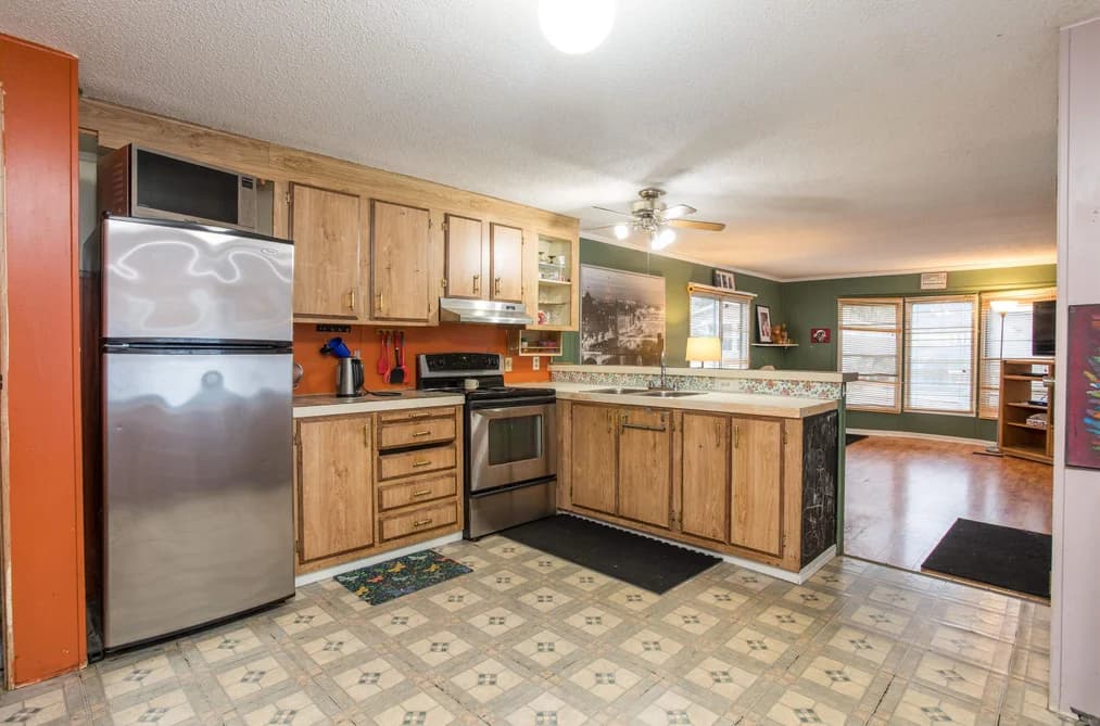95 145 KING EDWARD STREET, Coquitlam, BC — Residential for Sale - Photo 2