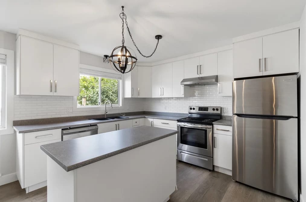 9536 CARROLL STREET, Chilliwack, BC — Residential for Sale - Photo 2