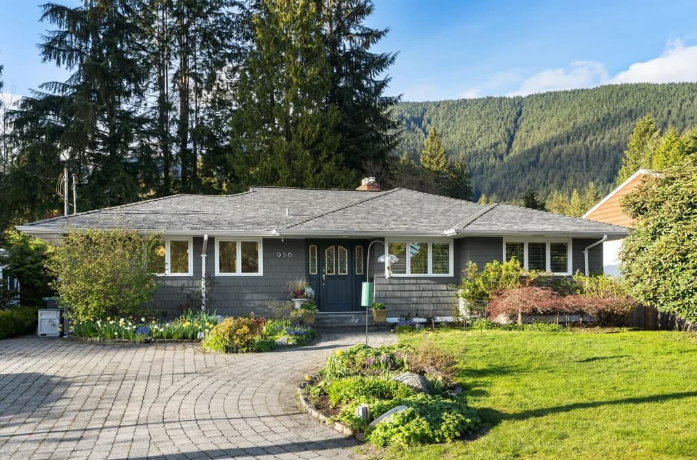 956 BELVISTA CRESCENT, North Vancouver, BC — Residential for Sale - Photo 2