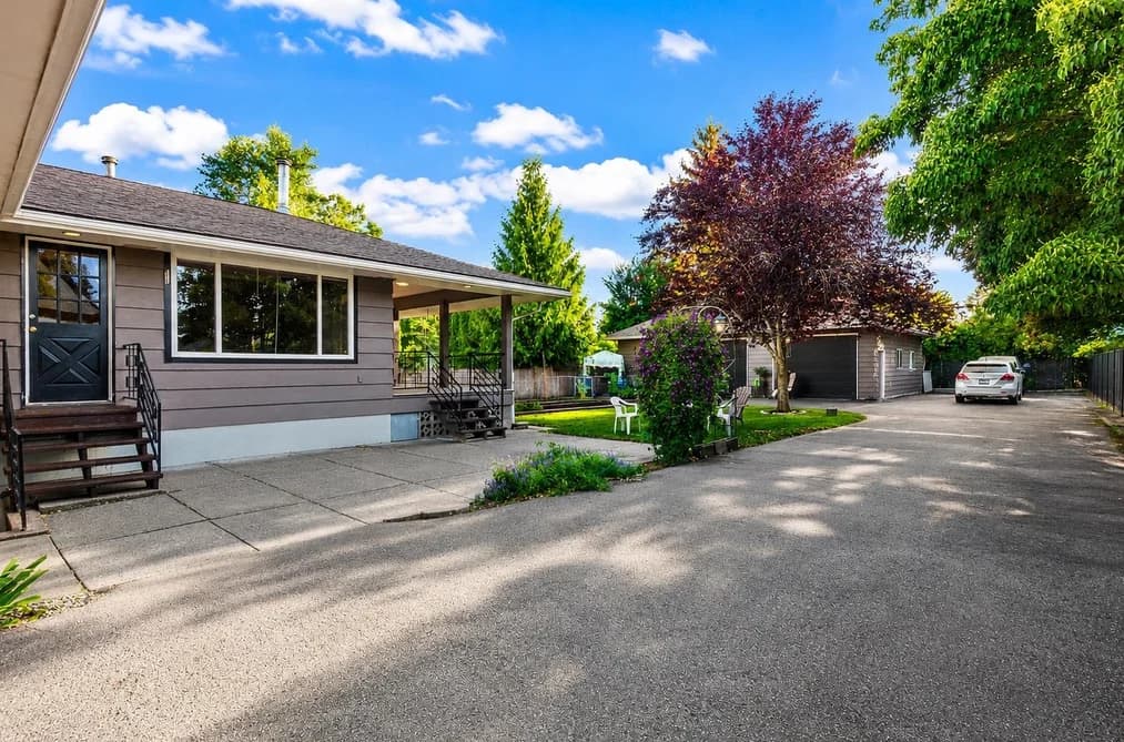9725 JUNIPER STREET, Chilliwack, BC — Residential for Sale - Photo 2
