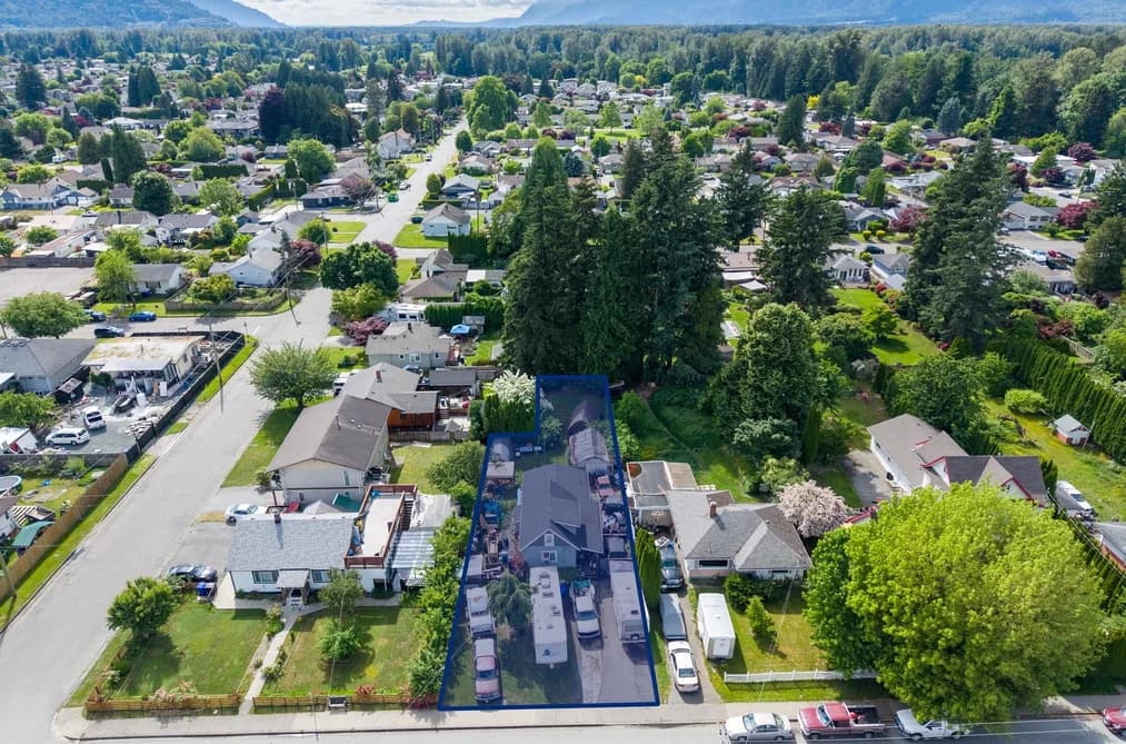 9813 YOUNG ROAD, Chilliwack, BC — Residential for Sale - Main Photo
