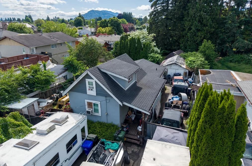 9813 YOUNG ROAD, Chilliwack, BC — Residential for Sale - Photo 2