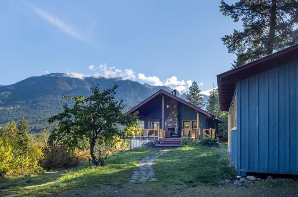 9842 ANDERSON PLACE, Pemberton, BC — Residential for Sale - Main Photo