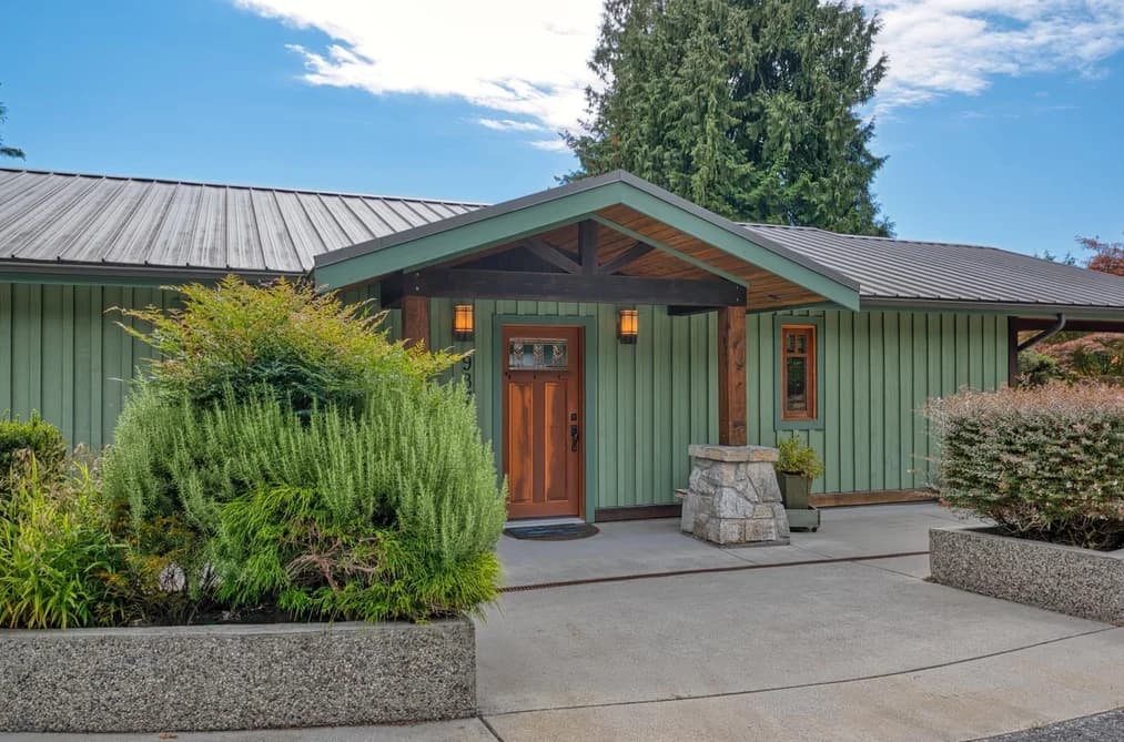 987 GOWER POINT ROAD, Gibsons, BC — Residential for Sale - Photo 2