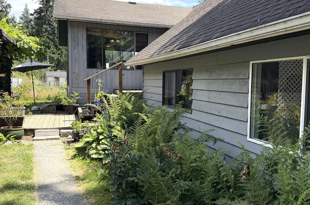 988 CEMETERY ROAD, Gibsons, BC — Residential for Sale - Photo 2