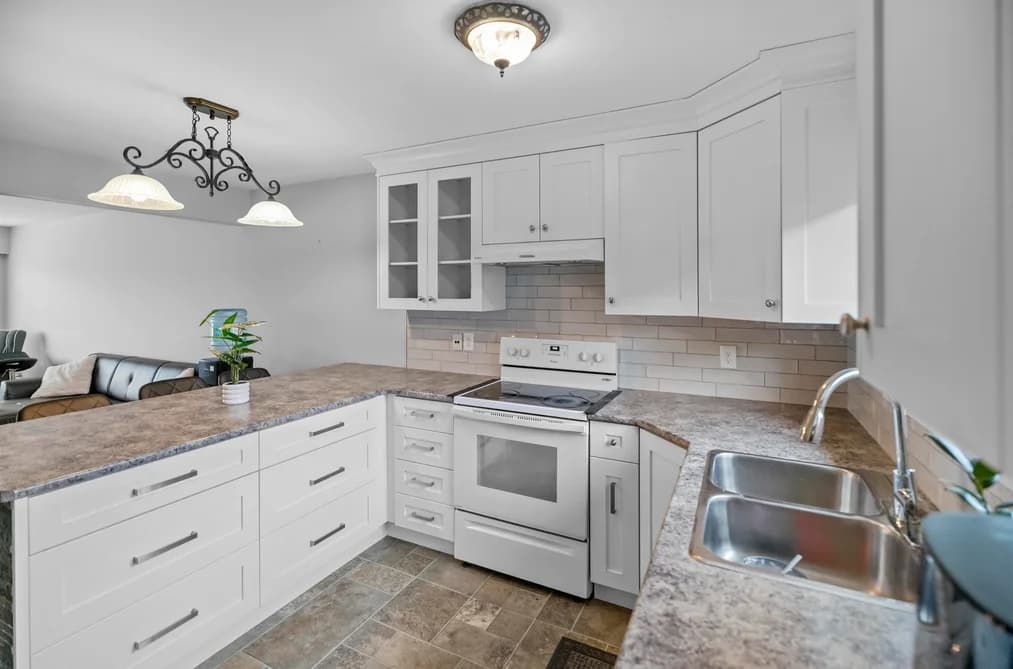 A 46538 ROLINDE CRESCENT, Chilliwack, BC — Residential for Sale - Photo 2
