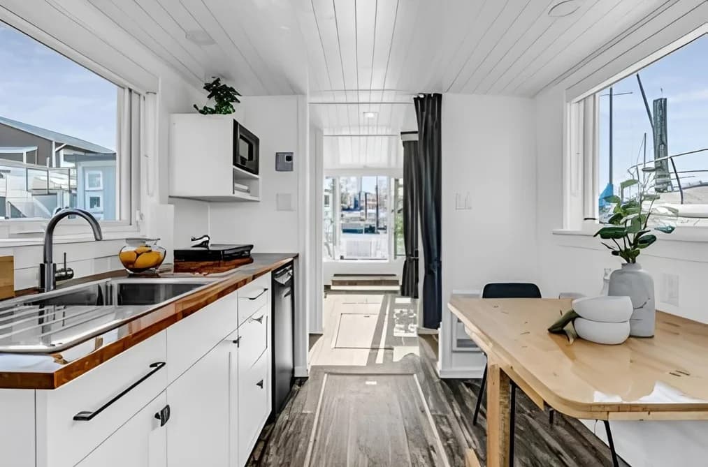 A07 415 W ESPLANADE, North Vancouver, BC — Residential for Sale - Main Photo