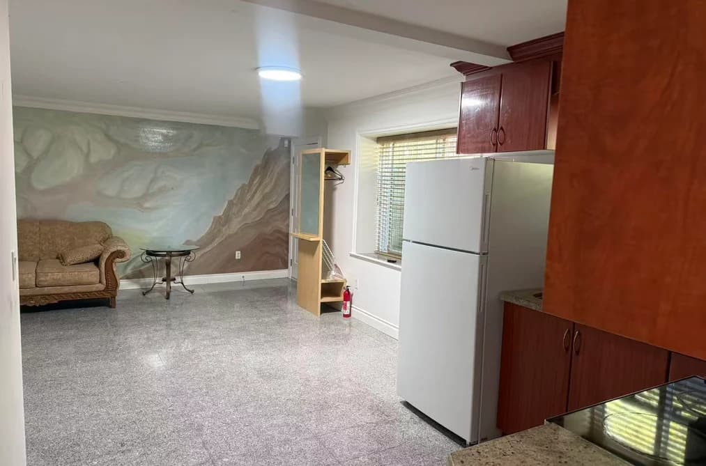 BSMT 16433 93B AVENUE, Surrey BC V4N 5S3 - Photo 1