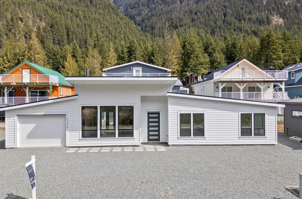 HG185 71376 GROVE PLACE, Hope, BC — Residential for Sale - Main Photo