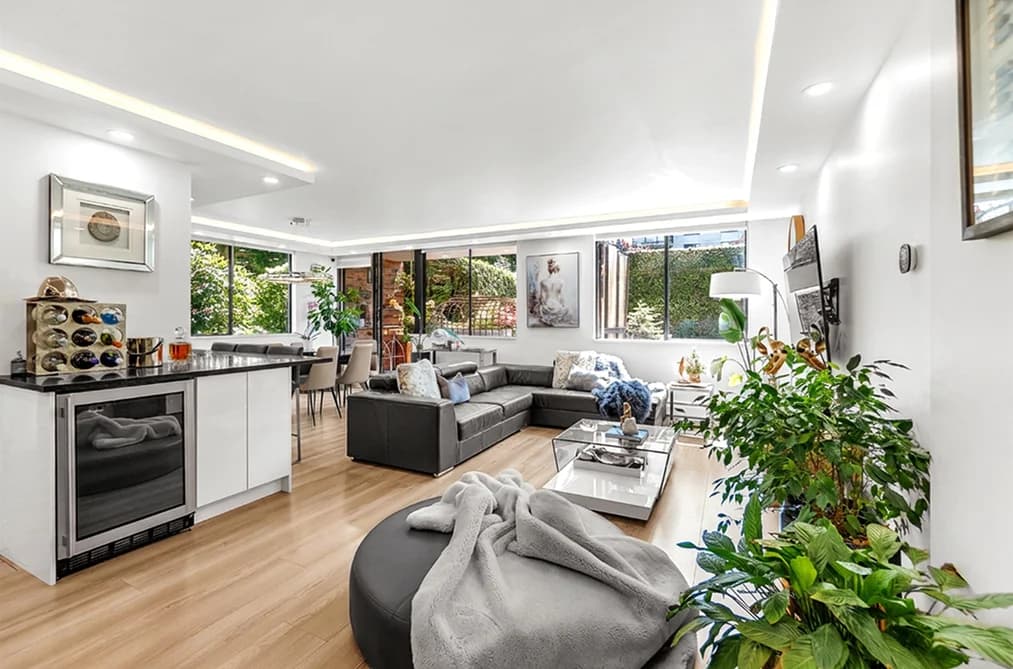 L1 555 13TH STREET, West Vancouver, BC — Residential for Sale - Photo 2