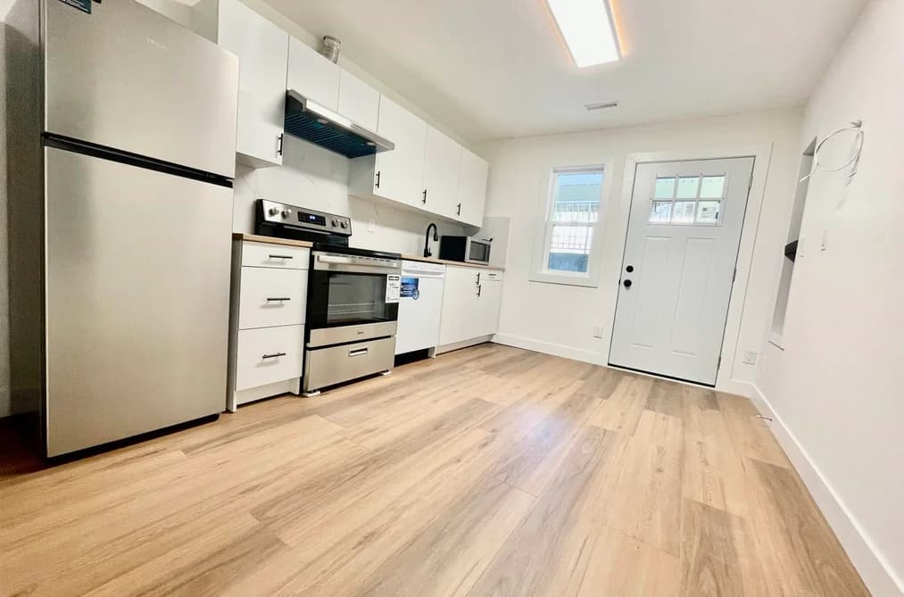 lower level 1965x 84 AVENUE, Surrey BC V4N 4V3 - Photo 1