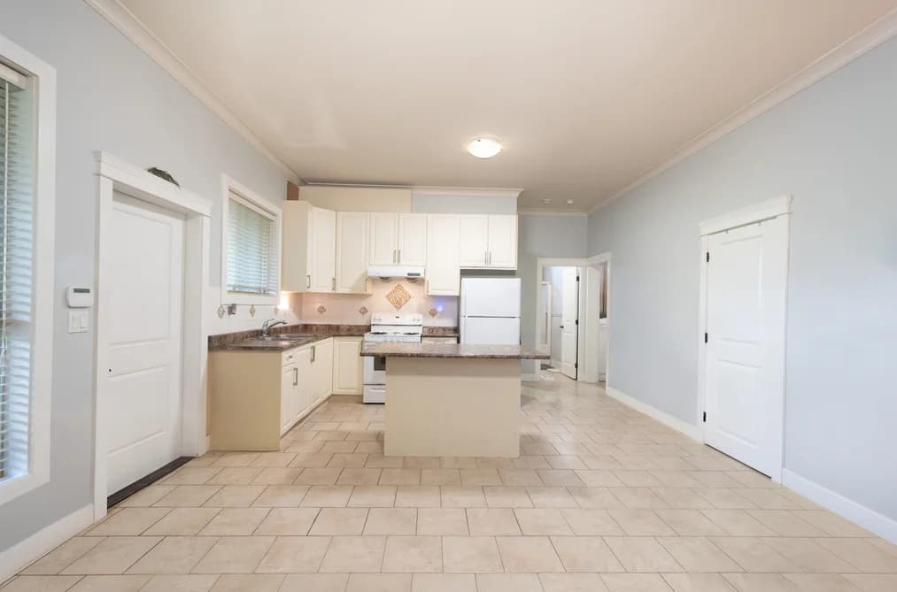 Lower Suite 2 17551 ABBEY DRIVE, Surrey BC V4N 4H2 - Photo 1