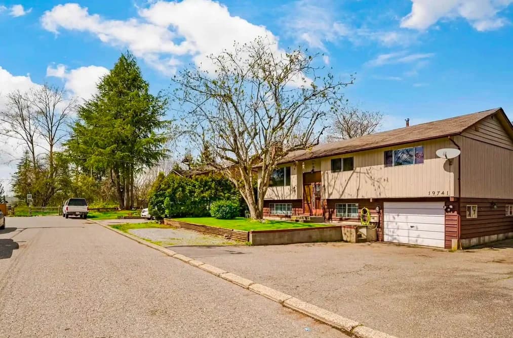 Main 19741 54A AVENUE, Langley BC V3A 3W4 - Photo 1
