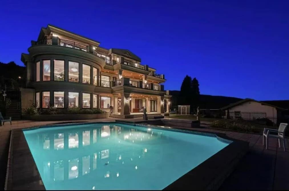 Main and Above 1327 CHARTWELL DR, West Vancouver BC V7S 2R4 - Photo 1