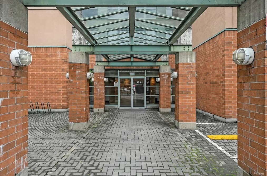 PH05 223 MOUNTAIN HIGHWAY, North Vancouver, BC — Residential for Sale - Photo 2