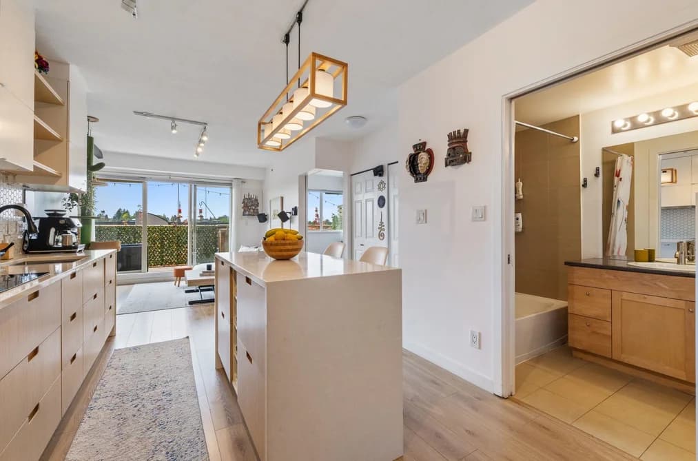PH10 702 E KING EDWARD AVENUE, Vancouver, BC — Residential for Sale - Photo 2