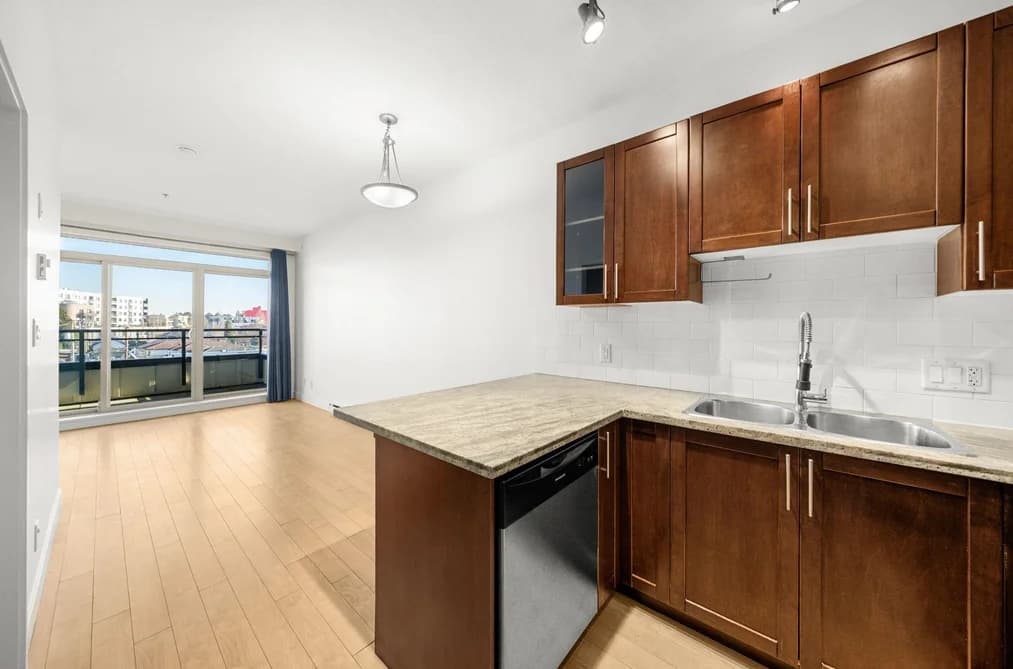 PH8 688 E 17TH AVENUE, Vancouver, BC — Residential for Sale - Photo 2