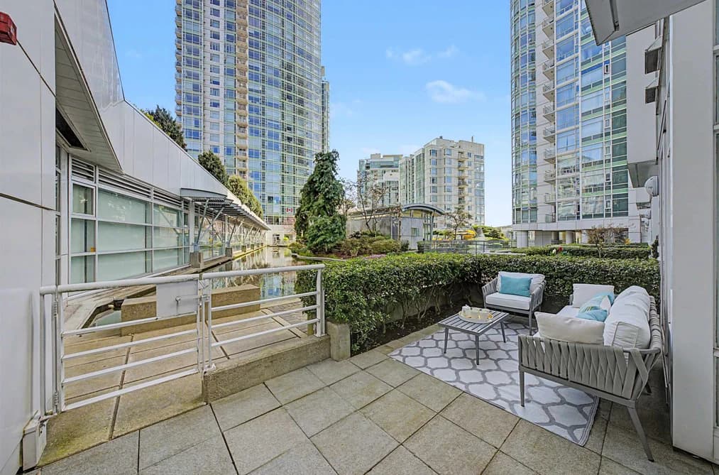TH A 1199 MARINASIDE CRESCENT, Vancouver, BC — Residential for Sale - Photo 2