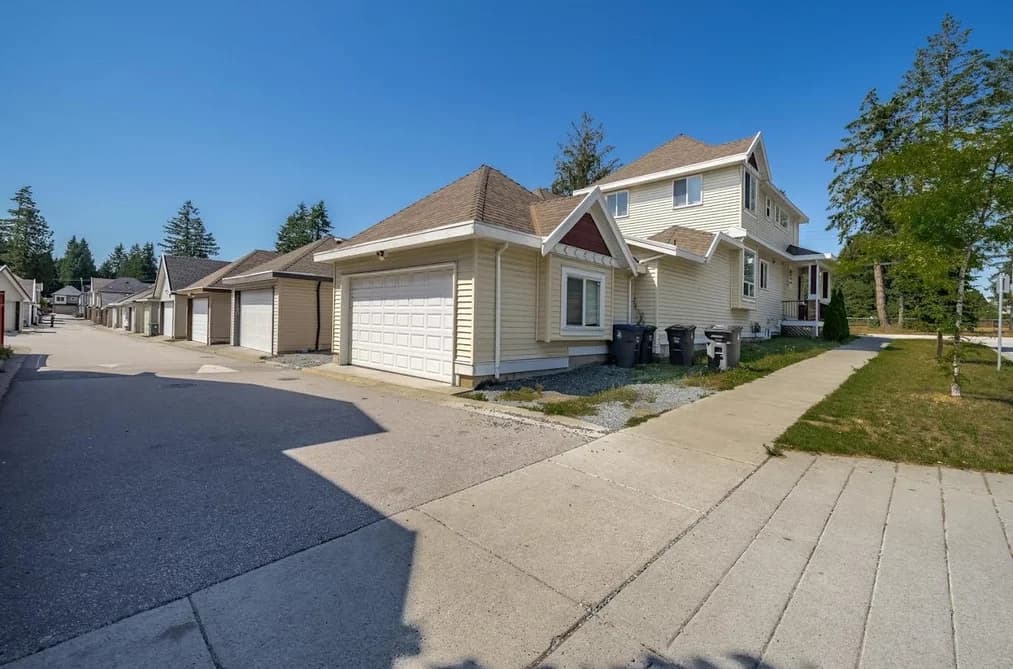 Upper 12898 60TH AVE, Surrey BC V3X 0B9 - Photo 1