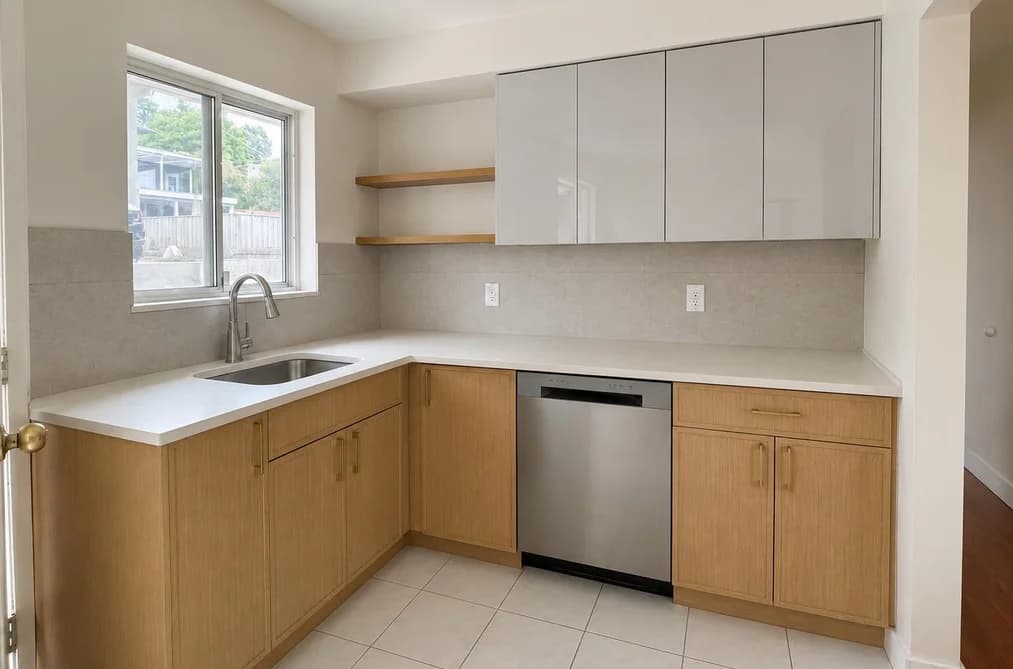Upper 6717 BROADWAY, Burnaby BC V5B 2Y7 - Photo 1