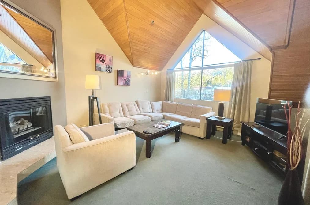 Week 13 906-4293 MOUNTAIN SQUARE, Whistler, BC — Residential for Sale - Photo 2