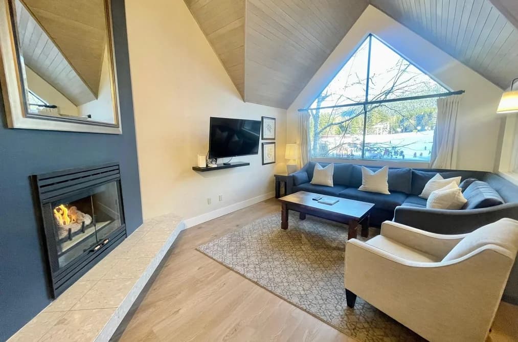 Week 9 902-4293 MOUNTAIN SQUARE, Whistler, BC — Residential for Sale - Photo 2