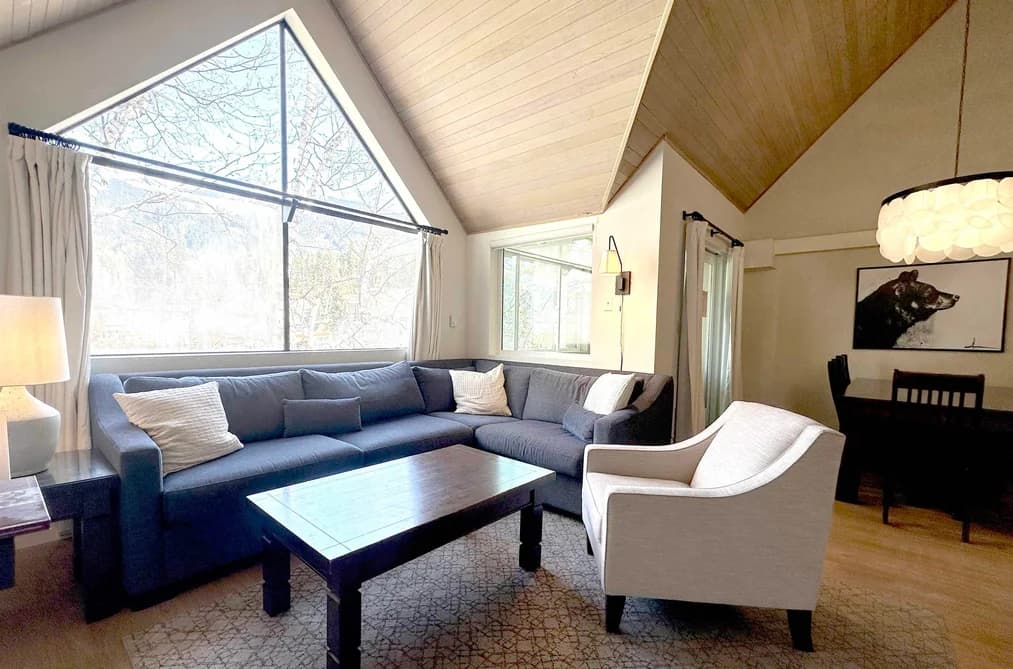 904Wk15 4293 MOUNTAIN SQUARE, Whistler, BC — Residential for Sale - Main Photo